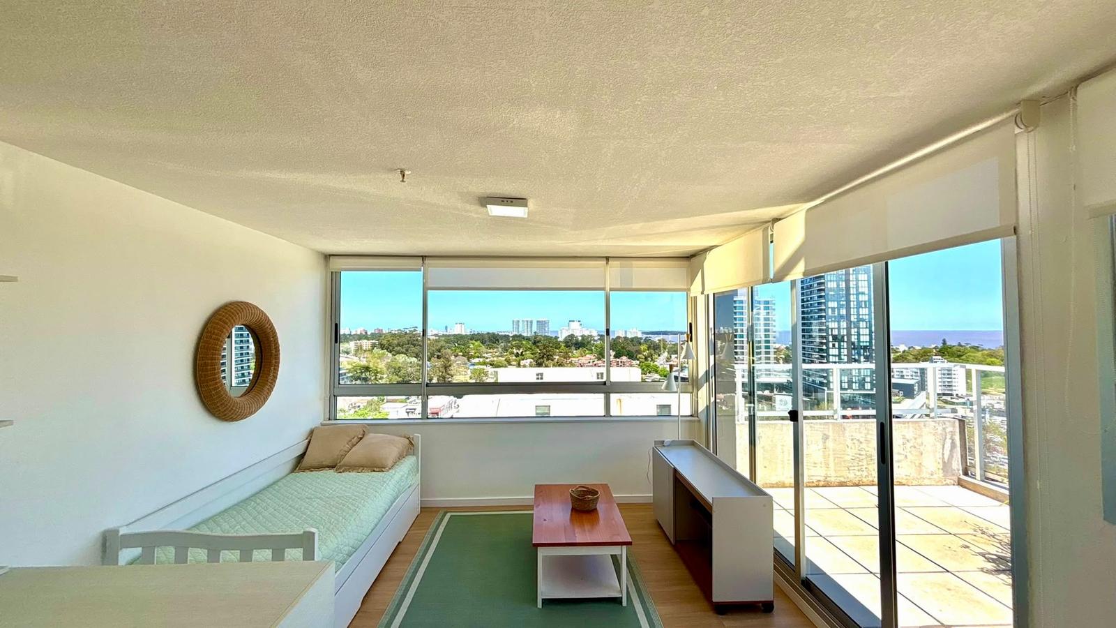 Apartamento en Alquiler Anual en Torre Cardinal Piso Alto y  Vistas Panorámicas. · Foto 1