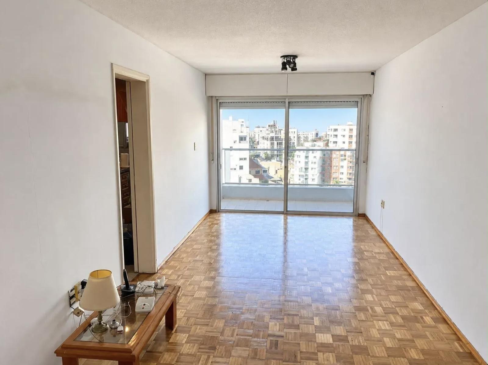 Apartamento Venta 2 Dormitorios Metros de Montevideo Shopping y Rambla Pocitos