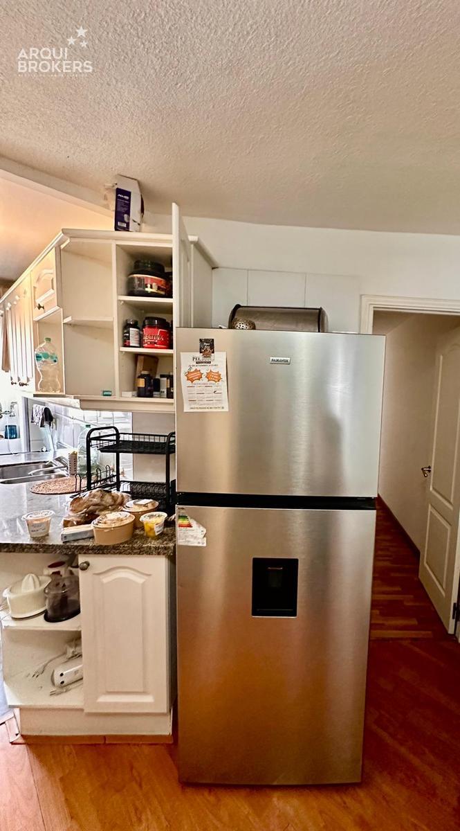 Apartamento de tres dormitorios y servicio con muebles en alquiler en rambla de Punta Carretas · Foto 5