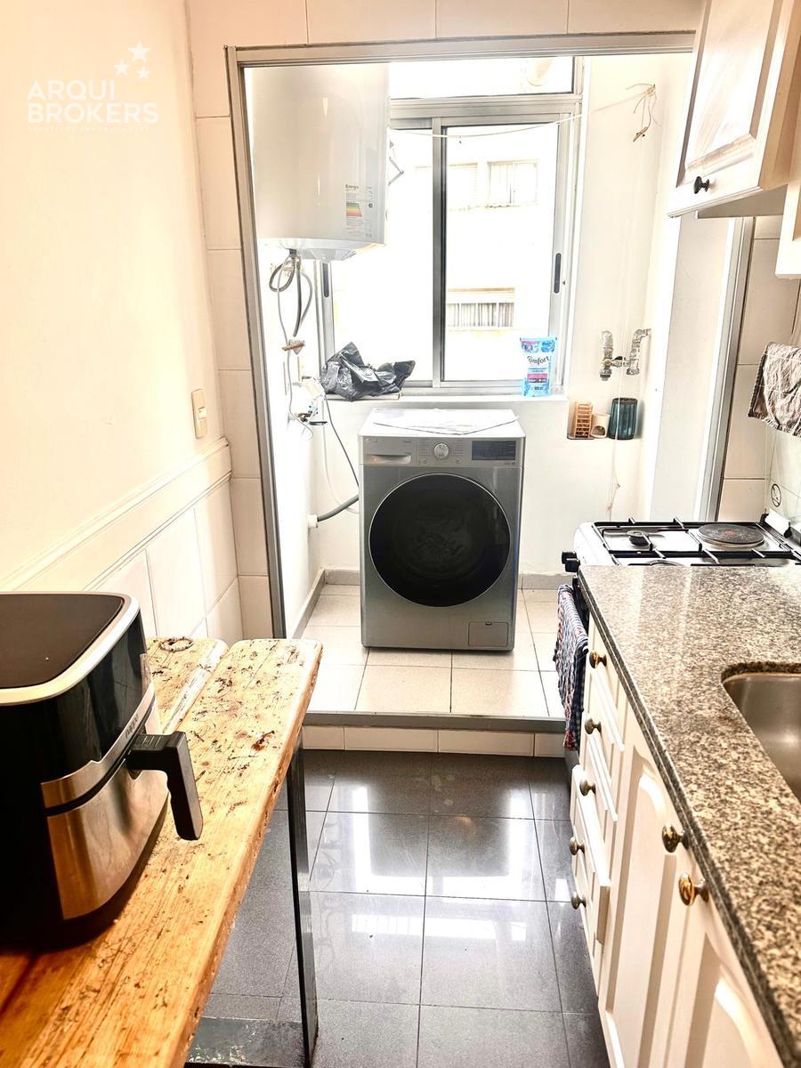 Apartamento de tres dormitorios y servicio con muebles en alquiler en rambla de Punta Carretas · Foto 6