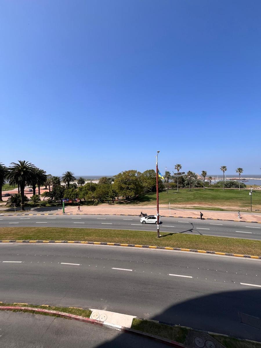 Rambla Punta Carretas, 2 dormitorios, 2 baños, gge, 90 m2 , gimnasio, barbacoa !! · Foto 2